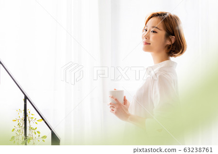 Bride pregnant woman newlyweds Bride pregnant woman newlyweds 63238761