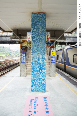 Taiwan Monkey Station Platform 63239077