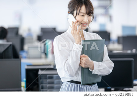 女人商務智能手機 女人商務智能手機 63239895