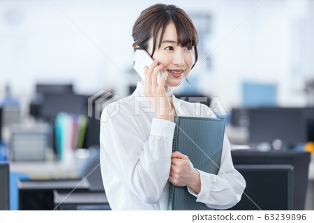 女人商務智能手機 女人商務智能手機 63239896
