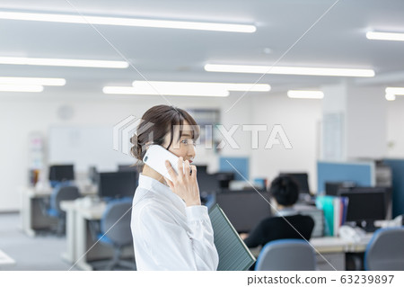 女人商務智能手機 女人商務智能手機 63239897