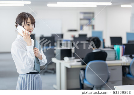 女人商務智能手機 女人商務智能手機 63239898