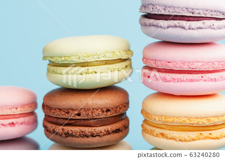Macaroni cookies of different colors are arranged 63240280