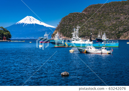 <<靜岡縣>>俯瞰富士山的戶田港 <<靜岡縣>>俯瞰富士山的戶田港 63242076
