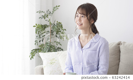 Woman getting up 63242414