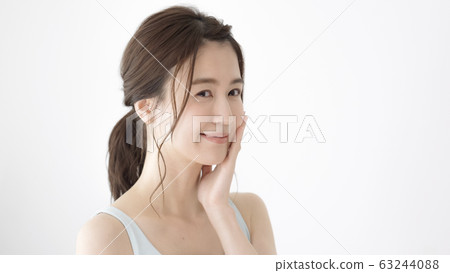Female beauty 63244088