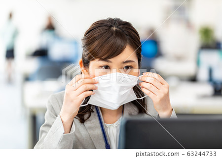 商業場景面具女人病毒 63244733