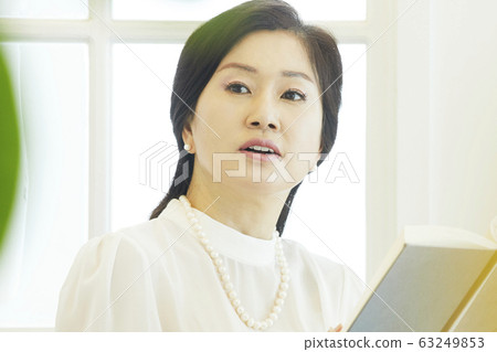 讀書,讀書,女商人,商業,首席執行官,董事長,代表,辦公室,辦公室,辦公室,公司,咖啡館,家庭 讀書,讀書,女商人,商業,首席執行官,董事長,代表,辦公室,辦公室,辦公室,公司,咖啡館,家庭 63249853