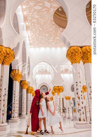 Sheikh Zayed Mosque in Abu Dhabi, UAE Sheikh Zayed Mosque in Abu Dhabi, UAE 63250170
