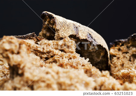 baked dark bread baked dark bread 63251023