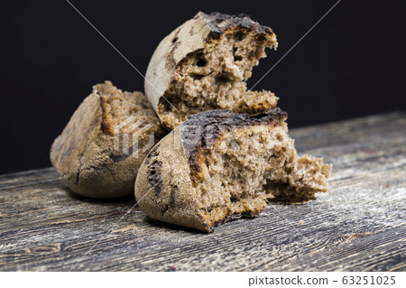 dark bread dark bread 63251025