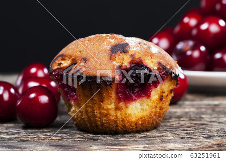 ripe cherry for bun 63251961