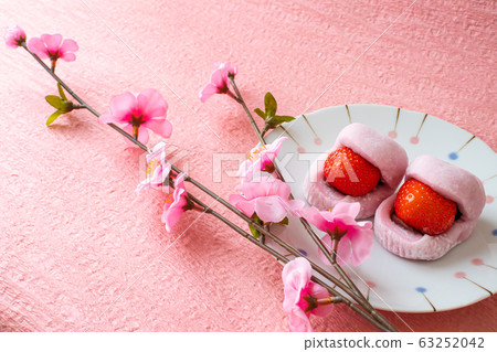 Strawberry Daifuku and cherry blossoms 63252042