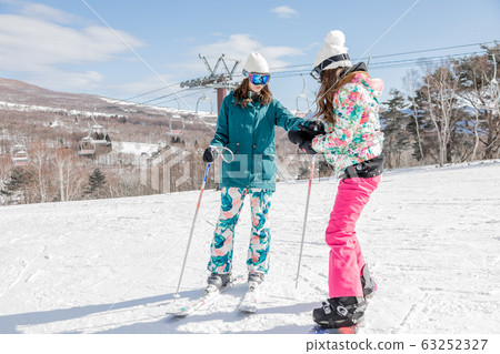 Ski Snowboard  63252327