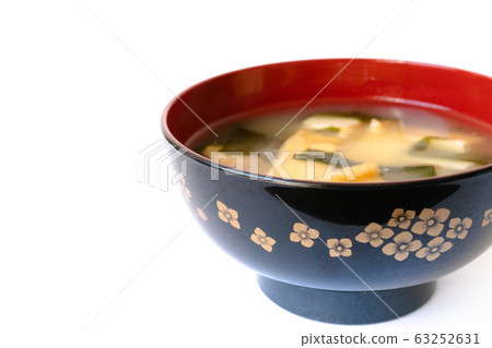 Tofu, wakame and fried miso soup Tofu, wakame and fried miso soup 63252631