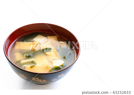 Tofu, wakame and fried miso soup Tofu, wakame and fried miso soup 63252633