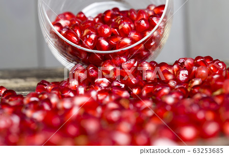 grains of ordinary red pomegranate grains of ordinary red pomegranate 63253685