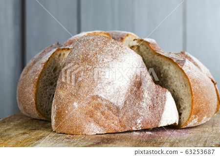 sliced bread round shape 63253687
