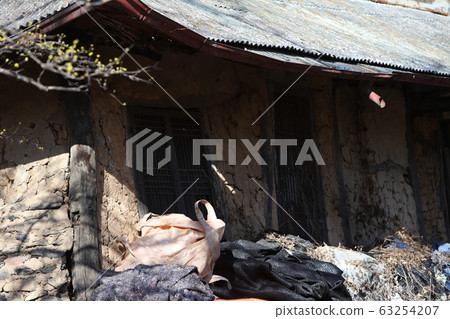 Rural old abandoned house Rural old abandoned house 63254207