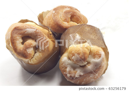 sweet with long leavening mini sweet of roses 63256179