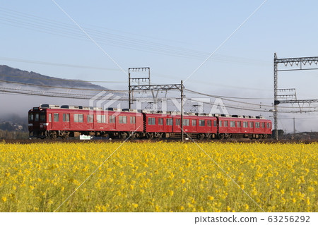 近鐵鮮魚列車2680系列和油菜田 近鐵鮮魚列車2680系列和油菜田 63256292