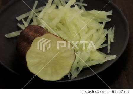 Yacon shredded Yacon shredded 63257562