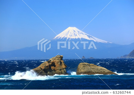 [靜岡]富士山和晴朗天氣下的牛岩形成（熊見溫泉） 63260744