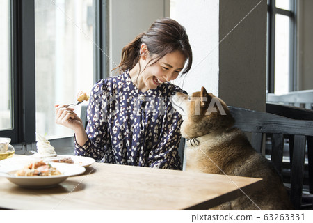 碼頭咖啡館咖啡館狗女人 63263331