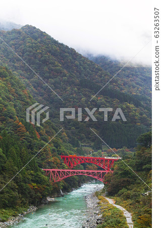 Toyama / Scenery around Unazuki Onsen Station and Unazuki Station (with trolley train) Toyama / Scenery around Unazuki Onsen Station and Unazuki Station (with trolley train) 63263507