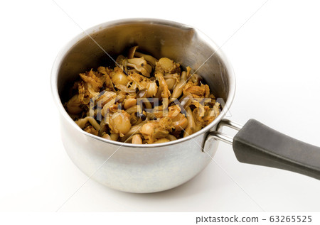 Spicy baby scallop and shimeji 63265525