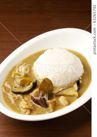 Green curry 63265792