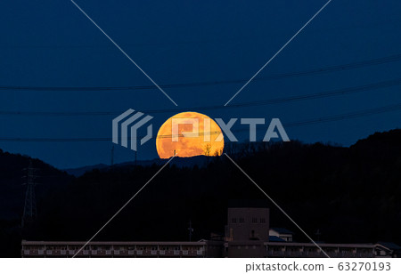 Moonrise 63270193