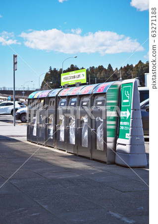 Parking area Trash / garbage can Parking area Trash / garbage can 63271188