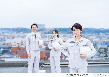 穿工作服的婦女 穿工作服的婦女 63272517