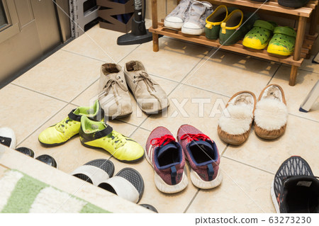 Entrance full of shoes 63273230