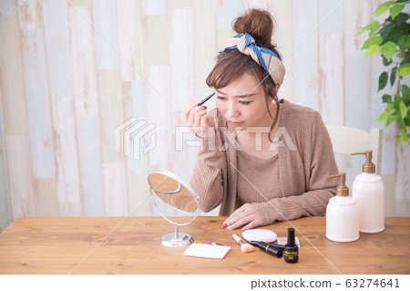 穿房間的女人 穿房間的女人 63274641
