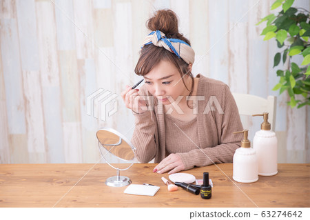 穿房間的女人 穿房間的女人 63274642
