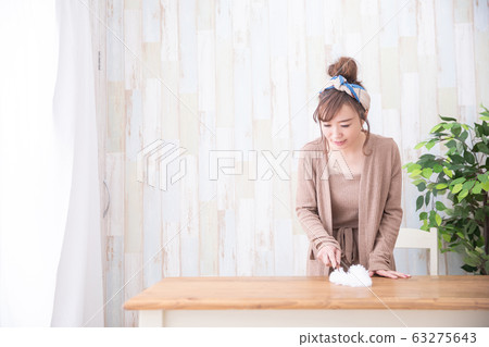 穿房間的女人 穿房間的女人 63275643