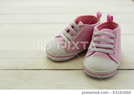 Pink baby girl shoes, on gray background. Newborn, motherhood, pregnancy concept with copy space. 63281660