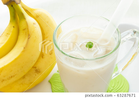 Banana juice 63287671