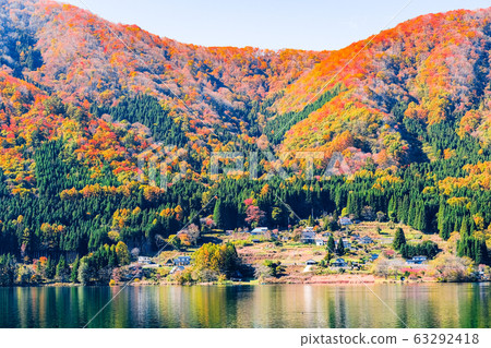 Lake Kizaki and Mt. Oguma (autumn) Lake Kizaki and Mt. Oguma (autumn) 63292418