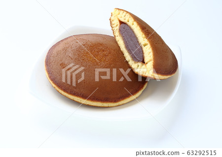 Half-cut dorayaki 63292515