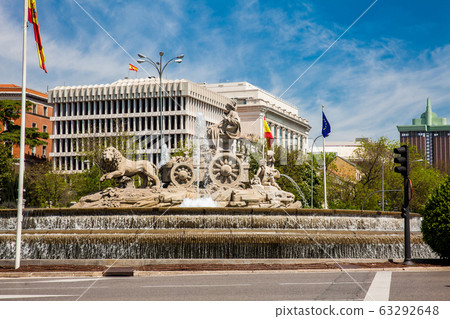 The famous monumental Cibeles fountain located in the square of the same name built on 1782 at Madrid city The famous monumental Cibeles fountain located in the square of the same name built on 1782 at Madrid city 63292648