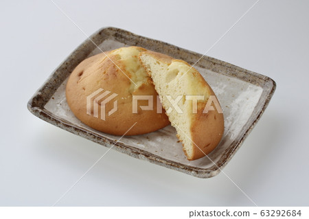 Half-cut sweet food Half-cut sweet food 63292684