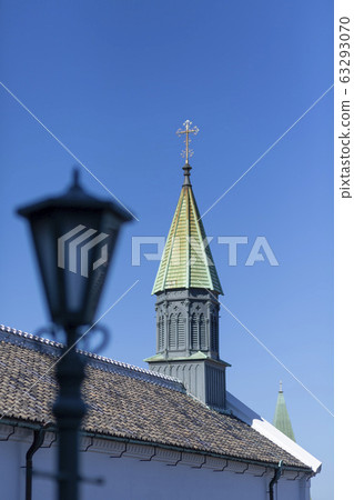 歐拉大教堂的尖頂和路燈 63293070