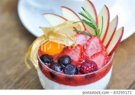 Panna Cotta, Cooked Cream or pudding 63295171