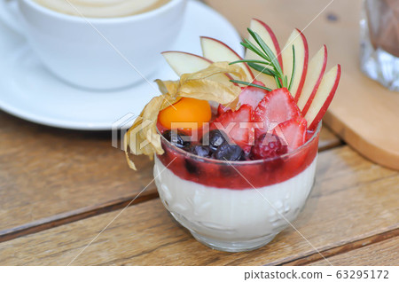 Panna Cotta, Cooked Cream or pudding 63295172