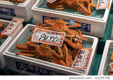 Omicho Market Snow crab lifted 63295766