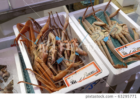 Omicho Market Snow crab lifted 63295771