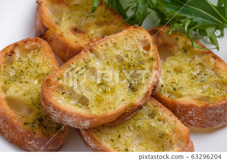 Garlic toast 63296204